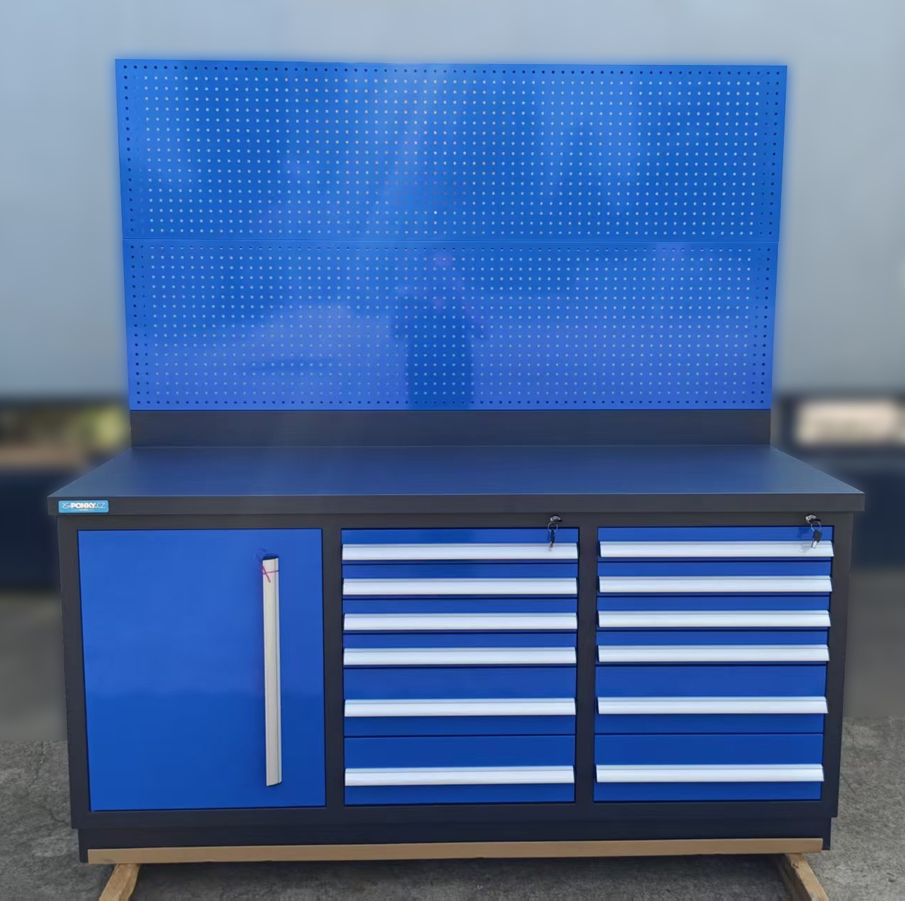 děrovaná stěna 173x90cm - blue
